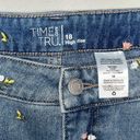 Time & Tru  NWT Sz. 18 Light Blue Wash - Floral Embroidery Raw Hem Denim Shorts Photo 3