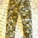 Guess  Green Camo Capri Pants Size 25 Photo 0