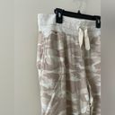 Athleta  Balance Printed Jogger Pant in Oatmeal Heather Camo Size M Photo 11