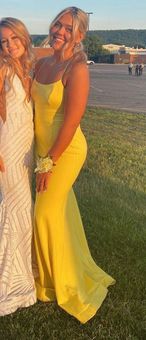 Windsor yellow deals prom dress