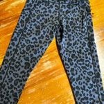 Oalka  Women's Yoga Capris  
Running Pants Workout sz M Photo 2