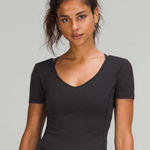 Lululemon Women’s Size 6 Align Tee Black Fitted Crop New Photo 0