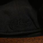 Men’s 210 fitted hat baseball cap flat bill crackle print A Wool Acrylic Spandex Black Photo 2
