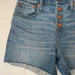 Madewell  Women's High Rise Denim Shorts Light Wash Cut Off Button Fly Size 26 A4 Photo 1