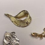 Monet Lot Of 3 Brooch Pins Vintage - Modern 1 Sarah Cov / 1 Fish Photo 2