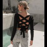 Lilis Women Long sleeve criss cross back crop top sweater Black size Large Photo 1