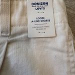 Levi's Denizen From White Women's Mom High Rise Shorts Size 4/27 Photo 2