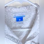 COLUMBIA SPORTSWEAR Women’s Casual Minimalist Patterned Button Down Shirt White Size M Photo 5