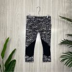 Lululemon Pace Rival Crop Nami Wave White Black size 10 W6HDKS Photo 1