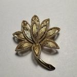 Avon Lotus Flower Gold Tone Brooch Pin Signed Photo 3