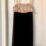 Forever 21 - Adorable Flowy Dress With Flower Detail - In great condition! π€ Photo 0