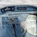 Hollister  Ripped Light Wash Mom Jean Womens 3 / 26 (27X27) Ultra High Rise Denim Photo 5