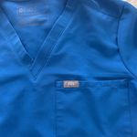 FIGS  Catarina Scrub Top One-Pocket Photo 2