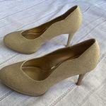 Fioni gold sparkle heels with scalloping. Photo 3