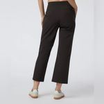 Vuori Women's Meta Crop Pant
Dark Java
Women's Casual Pants Photo 2