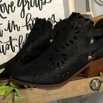 Qupid Western Black Embroidered Cut out Chunky Heel Shoe Boutique Womens 7 Photo 2