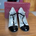 dexflex comfort at Vintage Black And White Heels Photo 1