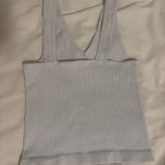 White ribbed V Photo 1