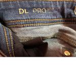 DL1961  Classic Medium Wash Skinny Jeans Casual Everyday Denim Photo 6