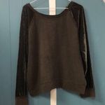 Umgee moss green sweatshirt with velvet sleeves women’s size M Photo 0