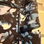 Gaiam Women's  leggings - XL - blue black white - gently pre-loved - capri. Smoke free home. Waist 16.5" Rise 12" Inseam 21" Photo 4