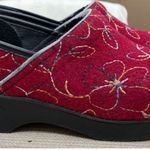 Dansko  Red Wool Embroidered Shoes Clogs Size 7.5 SKU 1479 Photo 0