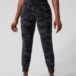 Athleta Salutation Camo Joggers XS Photo 0