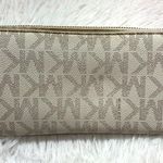 Michael Kors Jet Set Zip Around Wallet Photo 1