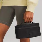 Lululemon Oval Top-Access kit Vol 3.5L in Black Photo 1