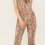 Shyanne  WOMEN'S HIGH RISE SNAKE PRINT SUPER FLARE JEANS size 31 Photo 0