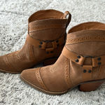 Dingo Gummy Bear Harness Western Fashion Booties Snip toe camel suede NWT size 8 Photo 0
