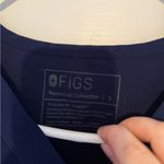 FIGS  scrub set Photo 2