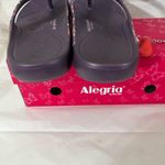 Alegria  BY PG LITE‎ 37 6.5-7 FLORAL PURPLE SANDAL WITH KEYCHAIN NEW IN BOX Photo 3