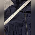 Lululemon Women’s Pack & Glyde Hooded Jacket Windbreaker Navy Blue Size 4 Photo 5