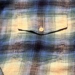 American Eagle EUC Women’s AE Outfitters Cropped Blue/Cream Plaid Flannel Shirt Size L Photo 2