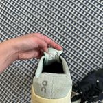 on cloud  Running Shoes Photo 3