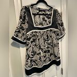 Violet+Claire NWT  Size M Black White Paisley Satin Tie Back Pullover Blouse Photo 2