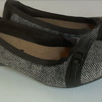Clarks Ballet Flats Women’s Size 8.5 Cushion Soft Gray Black Everyday Photo 0