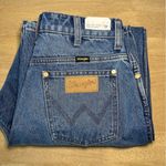 Wrangler  Women’s High Rise Relaxed Mom Jeans. Medium Wash. Size 27. Photo 11