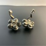 2001 Avon Flower Shaped Pearlesque Button Clip On Earrings Gray Rhinestones Photo 1