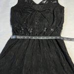 Women's Sleeveless V Photo 11