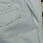 Nike  golf capris size 4 ivory color women’s TOUR PERFORMANCE Photo 3