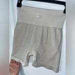 OQQ Spandex Nylon Beige Ribbed Yoga ActiveWear Casual Fitted Stretch Shorts Sz S Photo 1