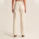 Abercrombie & Fitch  Relaxed Cargo Pant in Cream Size 8/29 Long Photo 4