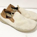 Merrell  Hut Moc Cozy Womens 11 Shoe Smore White Slip On Sherpa Fleece Slipper Photo 1