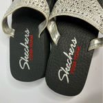 Skechers yoga foam flip flop sandals size 9 Photo 1