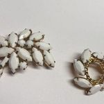 Lot Of 2 White and Gold Tone Costume Brooches Photo 0