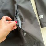 New Balance  women’s. Black and Gray Patterned Jacket Size XL‎ Photo 6