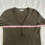 Madewell  Ruffle Cuff Ribbed V Neck Sweater Green Large Photo 3