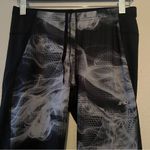 New Balance  Capri Women's Pants  Size M Grey And Black Print. Photo 2